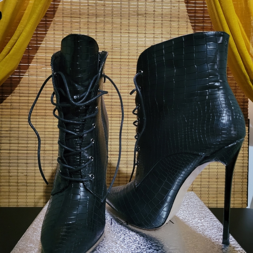 Heel boots